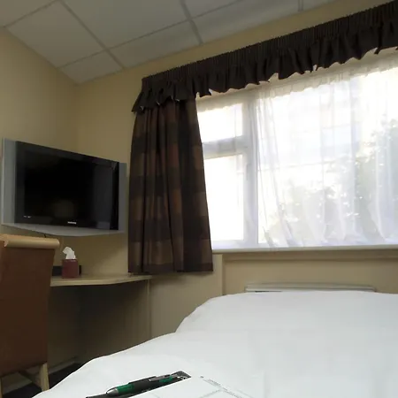 Hotel At Leeming Bar 3*