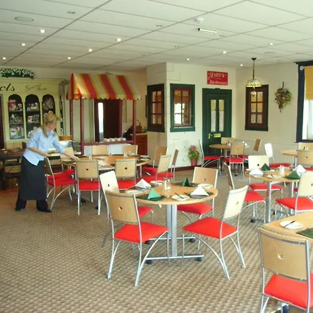 At Leeming Bar 호텔