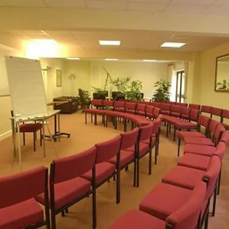 At Leeming Bar Szálloda 3*