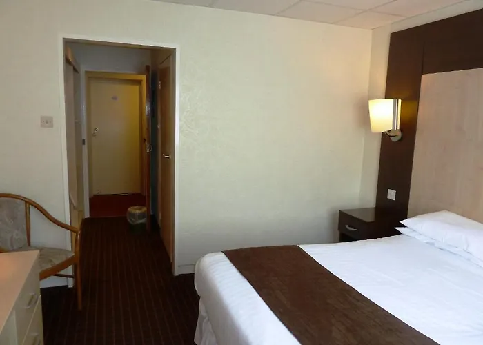 At Leeming Bar Hotel 3*