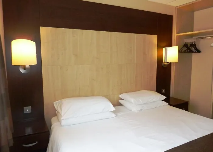 At Leeming Bar Hotel 3*