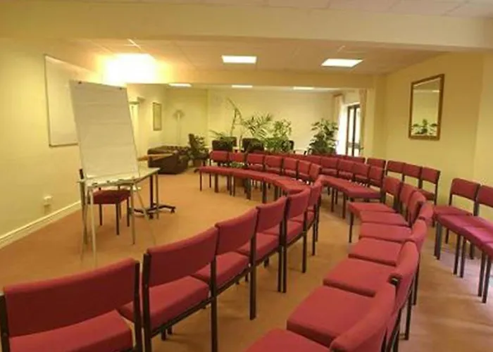 At Leeming Bar Hotel 3*