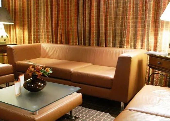 At Leeming Bar Hotel 3*